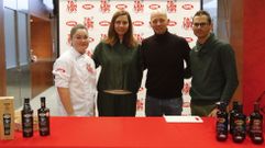 Elena P�rez present� una nueva edici�n del certamen Talentos Abril, respaldada por Bretal (estrella Michelin y responsable de restaurantes en Pontevedra y Madrid), Mosteiro (miembro del jurado y fundador de Gastrolab Arousa) y Ferr�n (ayudante de cocina en A Coru�a y finalista el a�o pasado).