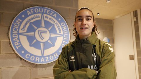 La futbolista de As Celtas Noela S�nchez, en las instalaciones del Celta en� A Madroa.