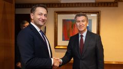 Feijoo le present� ayer su ley de fiscalidad al comisario europeo de Agricultura