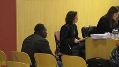 Abdou Ndiaye, Makelele, escucha las explicaciones de su abogada ante el tribunal
