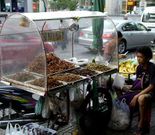 Saltamontes, grillos y otras viandas en Bangkok.
