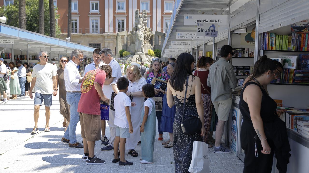 La Feria Del Libro De A Coru a Y Los Okupas