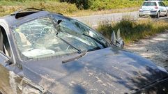 El coche qued� completamente destrozado tras la salida de v�a y dar dos vueltas de campana.