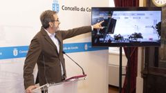 El responsable dos Museos Cient�ficos Coru�eses, Marcos P�rez Maldonado, explic� el funcionamiento de los dos visores
