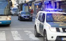 Tres todoterrenos escoltaron al veh�culo que traslad� al arrestado. 