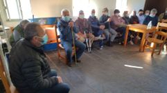 El alcalde de Vilamart�n, Enrique �lvarez Barreiro, se reuni� con los vecinos de San Vicente