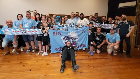 <span lang= gl >Membros da pea celtista viguesa A Tapa Celeste, inaugurada no ano 2021.</span>