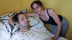 Guillermo Manuel Combarro y su mujer, Ana Mar�a Santos, en su vivienda de Serantes