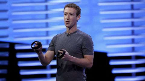 MARK ZUCKERBERG. Al presidente de Meta (el antiguo Facebook) no le ha salvado ni el metaverso que anunci a bombo y platillo hace unos meses. La fortuna de este informtico se ha contrado en 64.400 millones de dlares (61.817 millones de euros), una cifra bastante parecida a la de Bezos. Tras las prdidas registradas en estos primeros meses del 2022, se estima que Zuckerberg posee unos 61.100 millones de dlares.