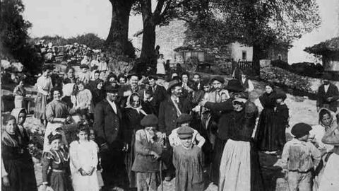 Vecinos de Oviedo, en una imagen antigua