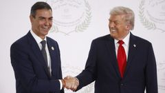 Donald Trump y Pedro Snchez se saludan en la cumbre de Sharm el Sheij
