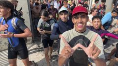 Migrantes celebran el �xito de su entrada en Ceuta.