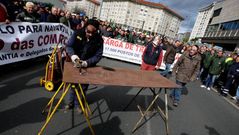 La movilizaci�n del naval carga contra el ministro Montoro