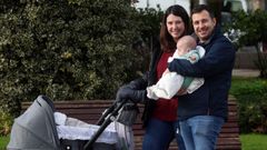 Sandra Dur�n y Miguel Rivas est�n encantados con la llegada del peque�o Mateo, que naci� en agosto en el hospital barbanzano