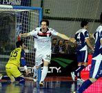 Alan Brandi celebra un gol ante el R�os Renovables.