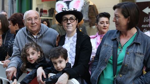 S�bado de pi�ata en Celanova.Los gruposy comparsas estuvieron muy animados, con tem�ticas variadas, como Mary Poppins, las vespas. Y el p�blico tambi�n colabor� con el  atrezzo .