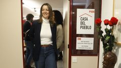 Lara Mndez, llegando a la sede del PSdeG en Lugo.