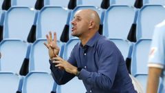 El entrenador del Celta Fortuna, Fredi �lvarez, durante un partido en Bala�dos.