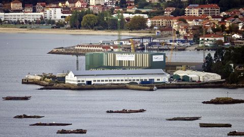 Instalaciones de Aister en la zona de Punta Arro&aacute;s, en Moa&ntilde;a, en una imagen de archivo.