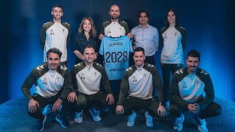 Claudio Gir�ldez, junto a Mari�n Mouri�o, Marco Garc�s y sus m�s estrechos colaboradores: R�ber Fern�ndez, Laura Centoira, Pablo P�rez Urtaza, David Areal, Gael Potti y Christian Fern�ndez.