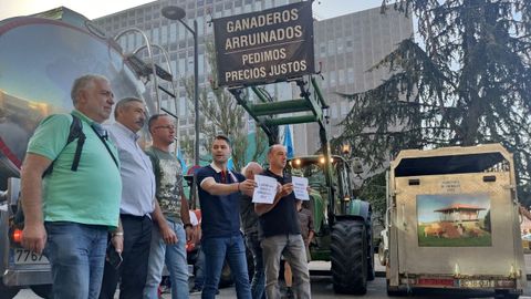 Ganaderos protestan en Oviedo por la situaci�n del sector