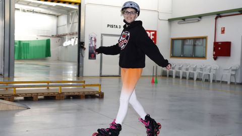 Olalla Bola�o, en la nave de Roller Ourense