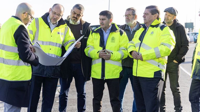 Visita a Razo del delegado del Gobierno