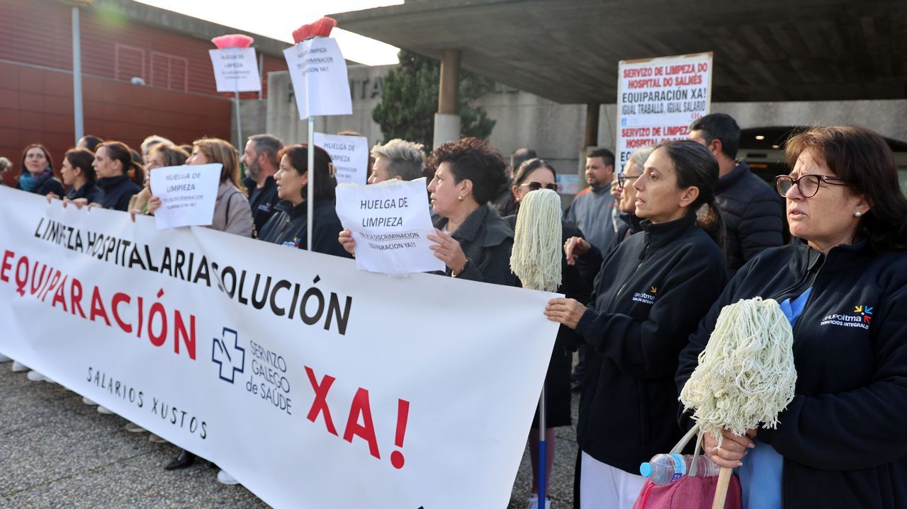 Seguimiento masivo del paro en la limpieza del Hospital do Salnés