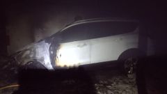 Las llamas afectaron principalmente a la parte delantera del turismo
