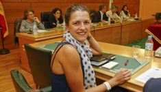 Bibiana B�rtoa, del grupo popular, dej� la corporaci�n de Carballo en el pleno del lunes. 