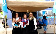 Mar�a Jos� Bravo, Ethel V�zquez y Elena Mu�oz con los trajes t�picos. 