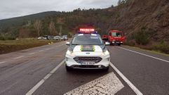 Un coche de la Guardia Civil de tr�fico, en una foto de archivo hecha en una carretera del sur de la provincia de Lugo