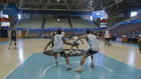 Primer entrenamiento del Breog�n 2026-2027 en el Pazo dos Deportes de Lugo