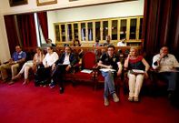 <span lang= es-es >La primera sesi�n sin Faraldo</span>. La sesi�n de ayer fue doblemente extraordinaria: es la primera tras la dimisi�n de la portavoz popular, Mar�a Faraldo, tras m�s de veinte a�os en el consistorio. 