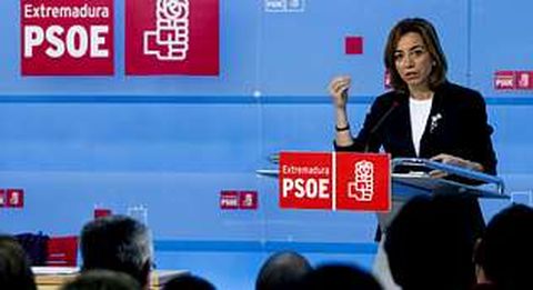 Chac�n present� ayer a los militantes extreme�os el documento �Mucho PSOE por hacer�.