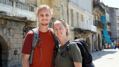 Austria. Joven pareja de 25 años, les encantan los paisajes marinos.