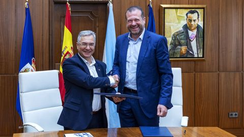 Luis Menor, presidente de la Diputaci�n de Ourense, y Artur Yuste, responsable de Sogarpo