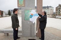 Calvo y Rey en el momento de descubrir la placa oficial de inauguraci�n. 