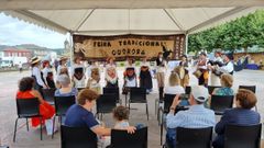 Unha actuacin musical nunha edicin anterior da feira tradicional Outrora en Rubin