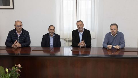 Juan Jos Gmez, director gerente de la Fundacin UDC; Ricardo Vzquez, I+D+i de Emalcsa; Manuel Muo, alcalde de Zas, y Braulio Prez, director adjunto de la Fundacin UDC.