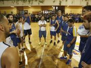 Garc�a de Vitoria cierra el entrenamiento arropado por pe�istas y socios en el Pacito. 