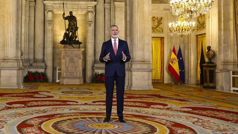 El rey ofreci� su discurso navide�o de pie