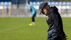 Anquela Requexon Real Oviedo.Anquela, durante un entrenamiento en El Requexon