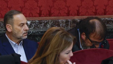 Jos� Luis �balos y Koldo Garc�a, en el banquillo de los acusados por el caso de las mascarillas.