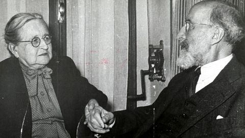 Men�ndez Pidal con su esposa, Mar�a Goyri, hacia 1940