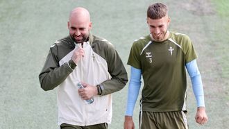 Claudio Gir�ldez y �scar Mingueza en el inicio del entrenamiento previo al partido con el Athletic.