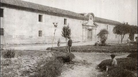 ANTES. Facultad de Bellas Artes de Pontevedra. Hace dos decenios que el antiguo cuartel de San Fernando pas� a ser sede de los estudios de Artes.