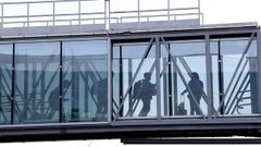 Imagen de turistas aterrizando en el aeropuerto de Santiago de Compostela. 