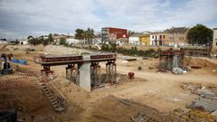 Obras de reconstrucci�n de un puente en el barranco del Poyo, en Valencia.