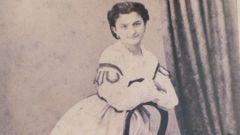 sellier.Una jovencsima Emilia Pardo Bazn posa para la cmara de Luis Sellier, el francs que mont en la dcada de 1850 el estudio Fotografa de Pars en la calle Real. El gabinete, puesto en marcha junto a su cuado, Avrillon, fue uno de los ms famosos de A Corua